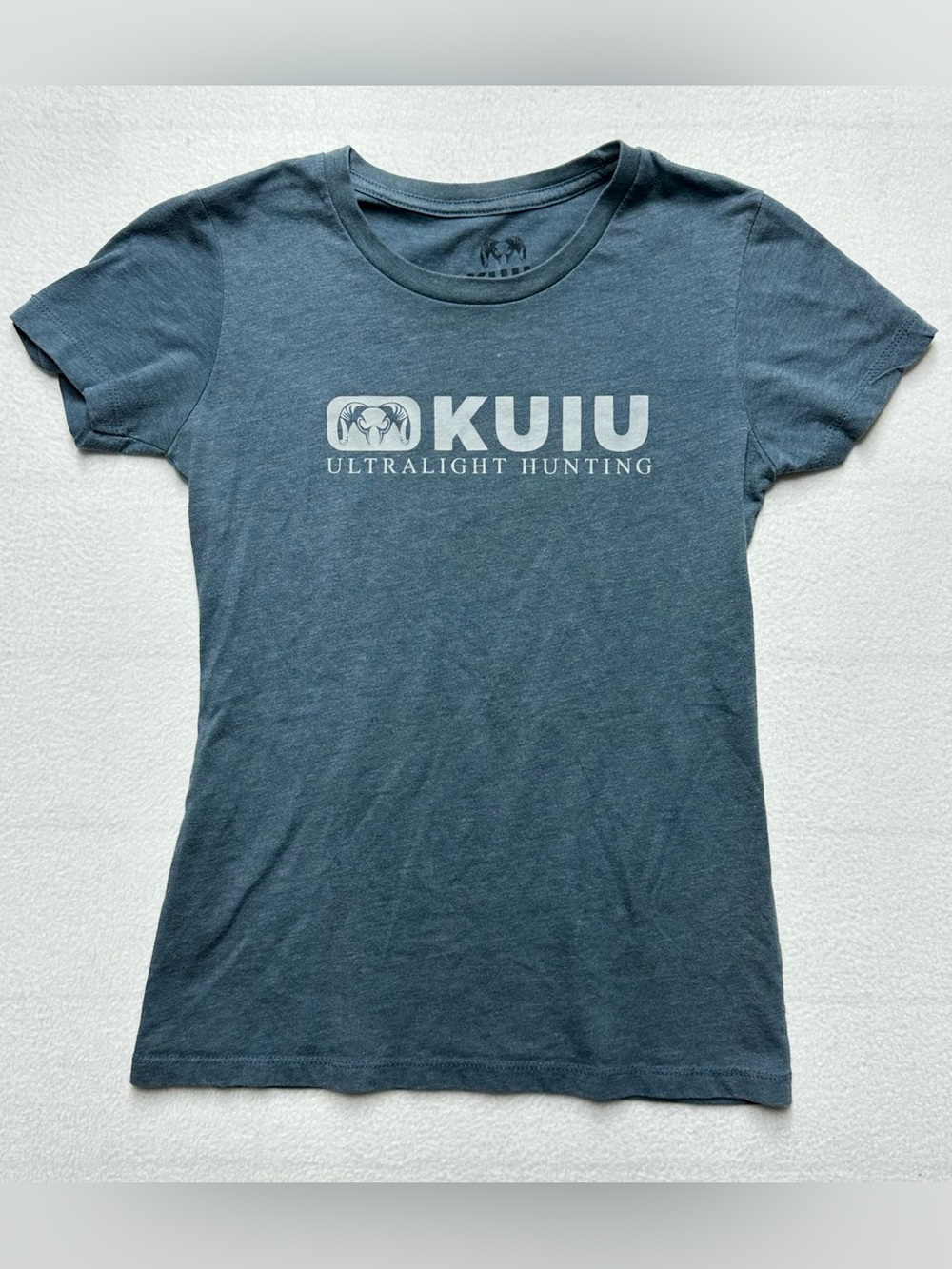 KUIU Women’s Medium Ultralight Hunting Logo Graphic T-Shirt Blue Outdoor Tee